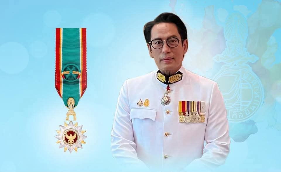 “เบิร์ด ธงไชย” รับพระราชทานเครื่องราชฯ ชั้น ๔ จตุถดิเรกคุณาภรณ์ แฟนคลับร่วมยินดี 