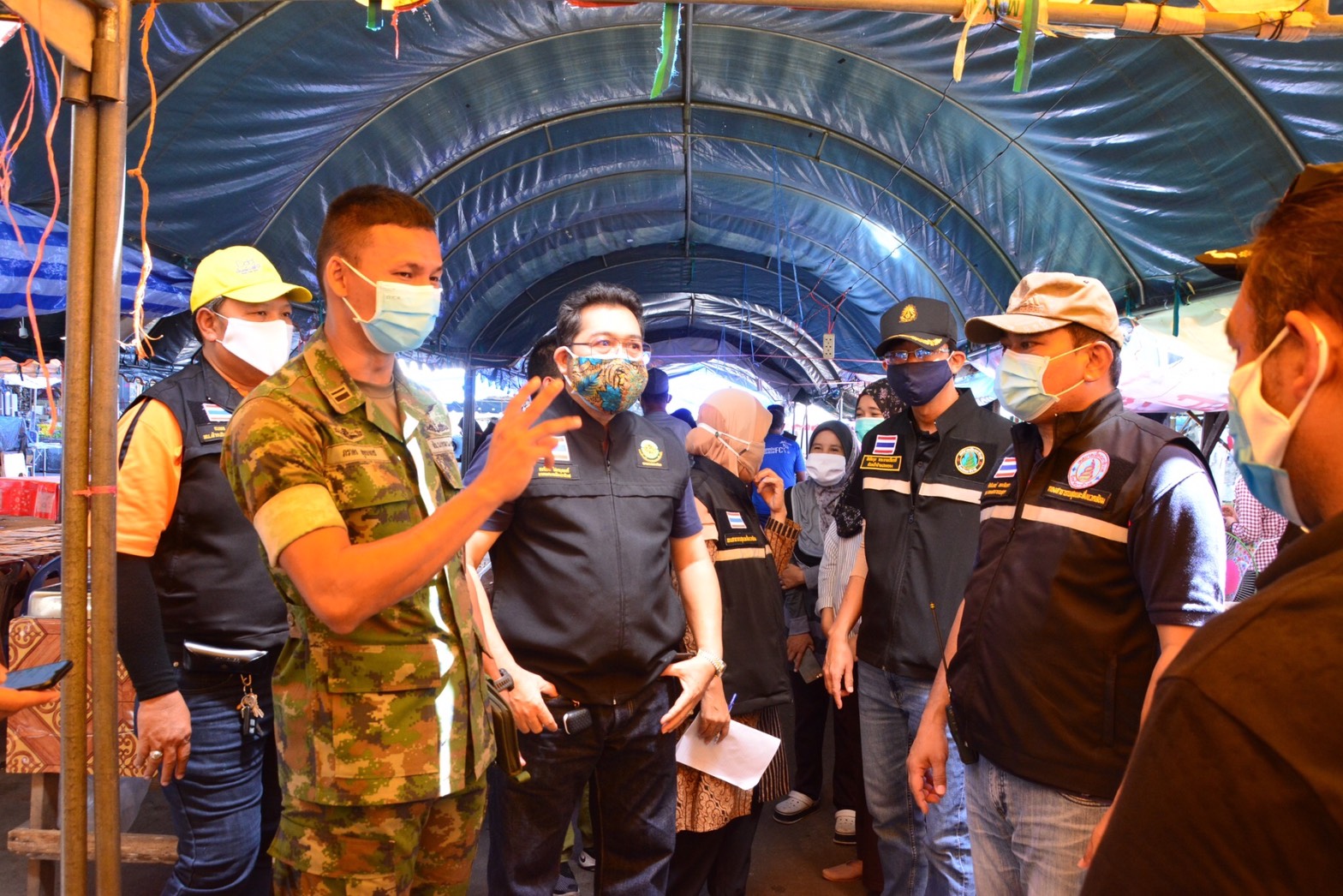 ทม.นราธิวาส จัดระเบียบตลาด จัดตั้งจุดคัดกรอง ก่อนเข้าตลาดในช่วงเดือนรอมฎอน ป้องกันโควิด-19