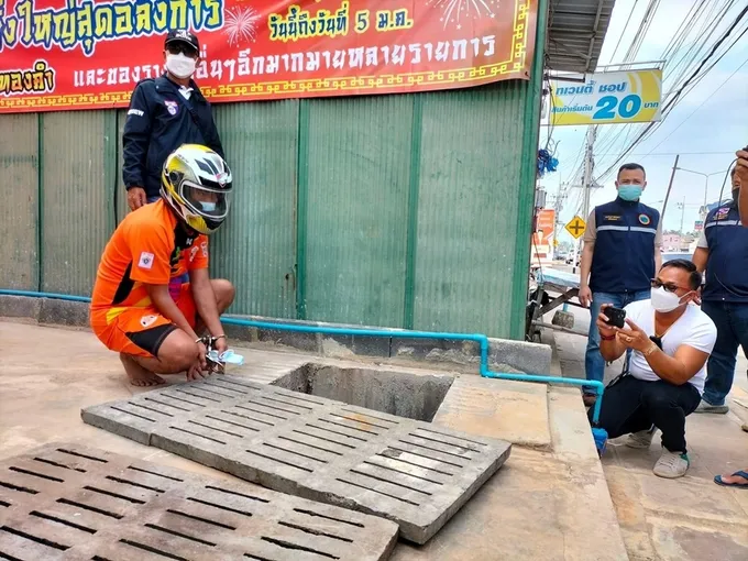 ตร.เร่งขยายจับโจรลักฝาท่อเหล็กเมืองแปดริ้ว ซักทอด “ญาติบิ๊กการเมืองท้องถิ่น” รับซื้อ