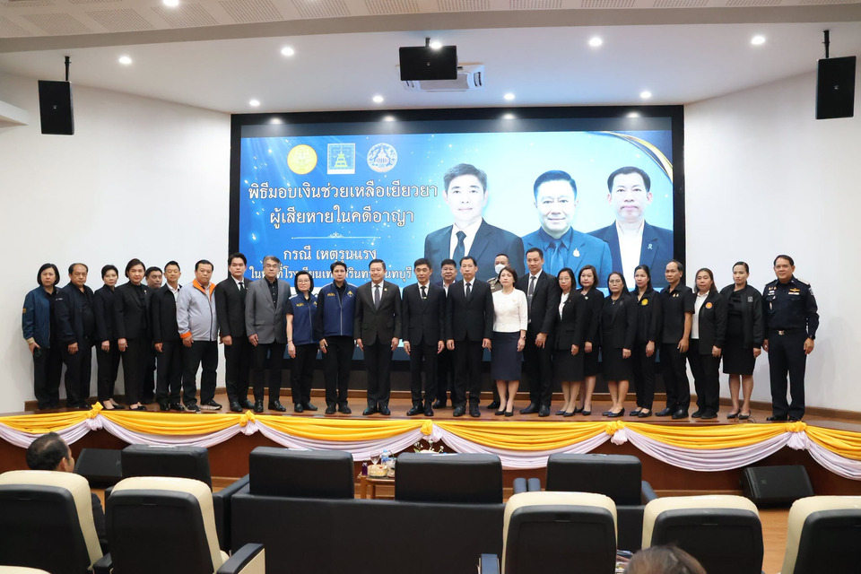 คปภ.-ภาคธุรกิจประกันภัย มอบค่าสินไหมทดแทนครอบครัวผู้เสียชีวิต รวม 1.8 ล้าน เหตุใช้อาวุธปืนในโรงเรียน จ.นนทบุรี