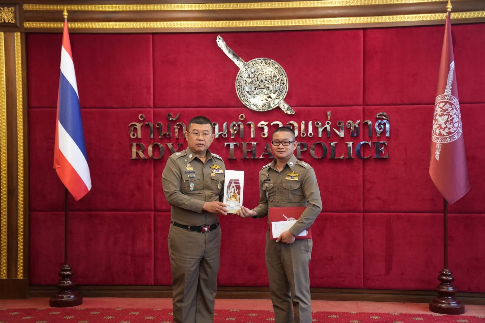 ผบ.ตร. มอบรางวัลแก่อาจารย์โรงเรียนนายร้อยตำรวจ นำทีมสร้างชื่อให้หน่วยต่อเนื่อง