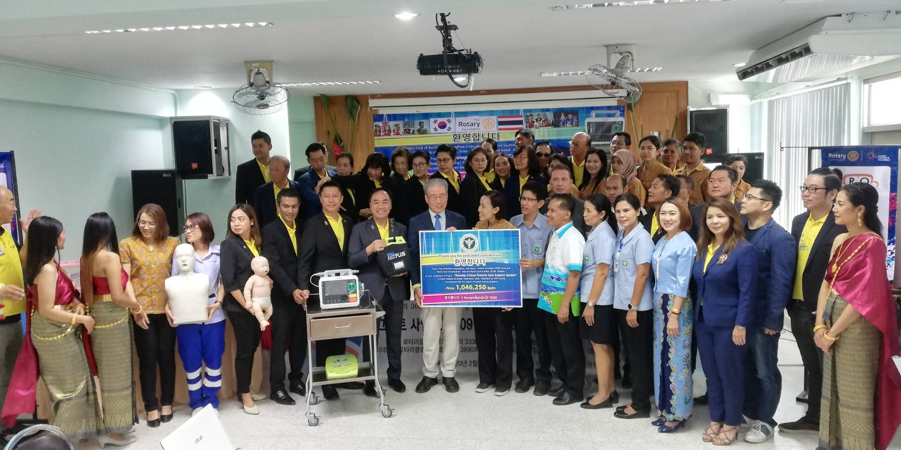 สโมสรโรตารี มอบอุปกรณ์ช่วยชีวิตฉุกเฉินกว่า 1 ล้านบาทแก่ รพ.อ่าวลึก  