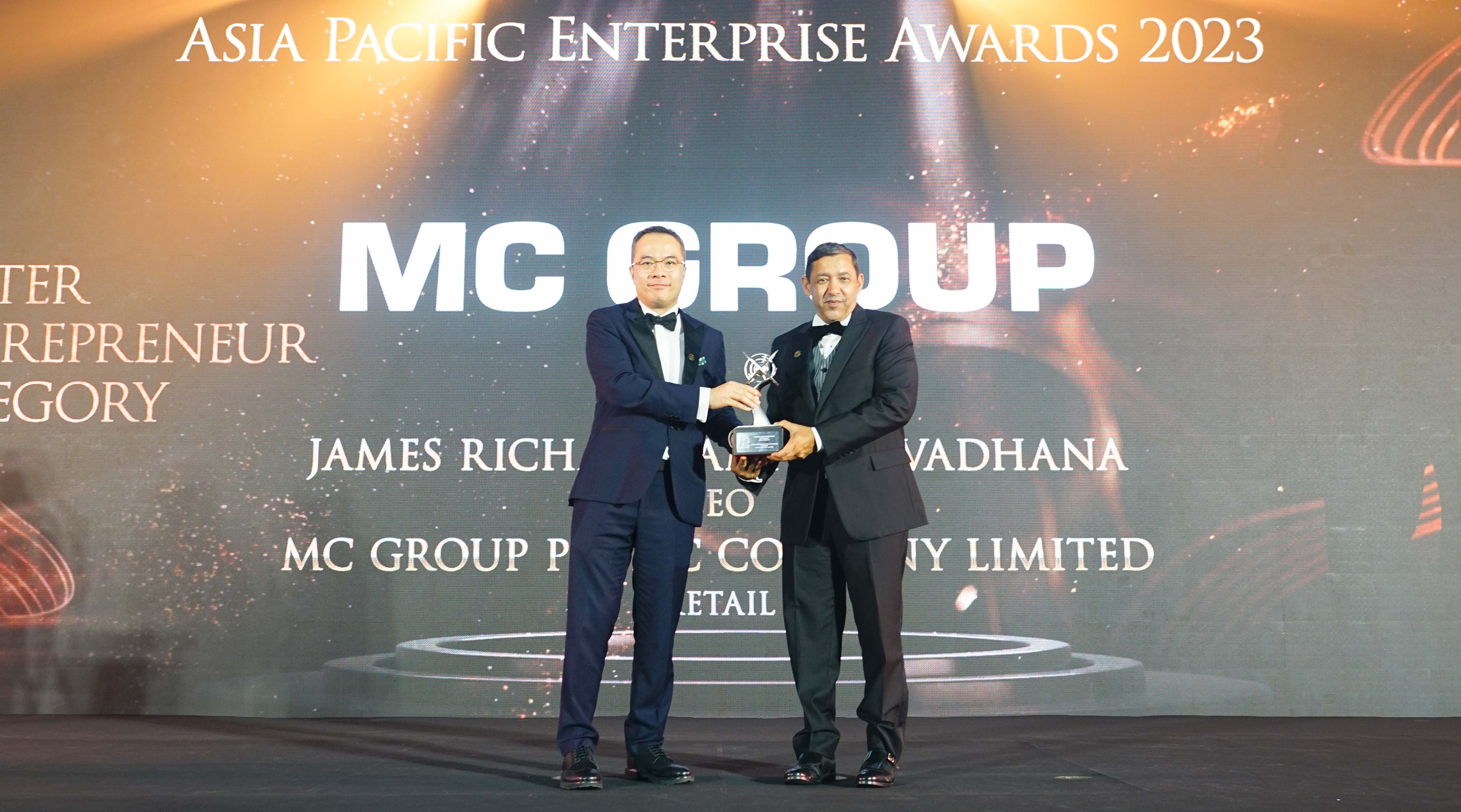 “แม็คกรุ๊ป” คว้ารางวัลใหญ่ระดับเอเชีย Master Entrepreneur Award จาก APEA 2023 ตอกย้ำภาพผู้นำธุรกิจรีเทลแข็งแกร่ง-โดดเด่นในระดับภูมิภาค