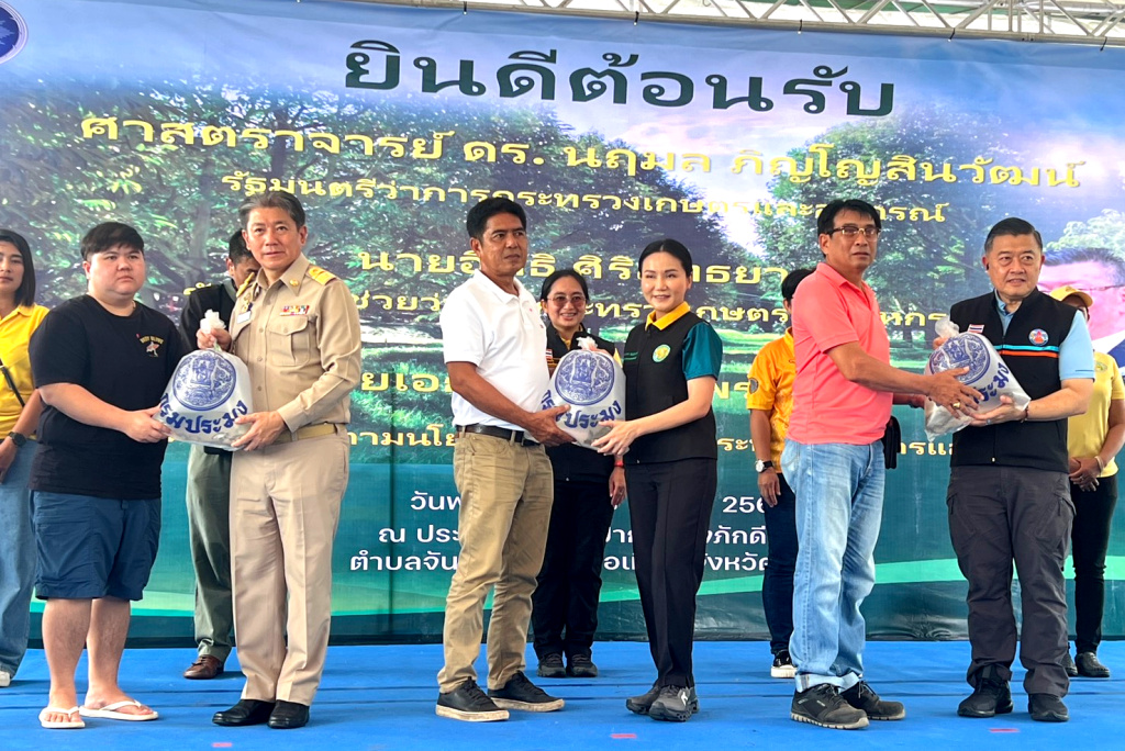 ประมงจันทบุรี มอบปลากะพงขาว ช่วยเกษตรกรบรรเทาผลกระทบ "ปลาหมอคางดำ"