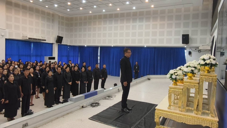 ทต.เขตรอุดมศักดิ์ จัดพิธีน้อมรำลึก-ลงนามถวายความอาลัย สมเด็จพระพันปีหลวง