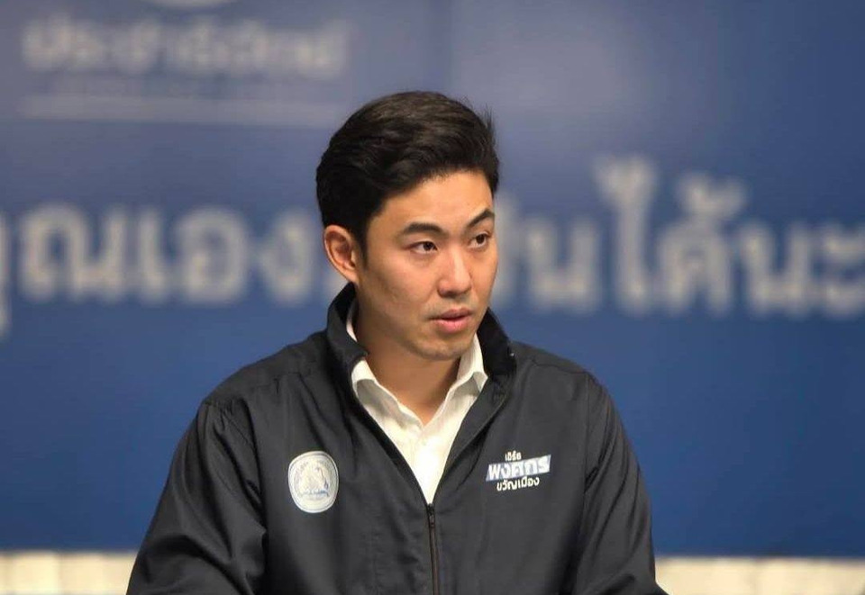 "ประชาธิปัตย์" เดือด! จ่อฟ้องคนบิดเบือน “ระบอบสีน้ำเงิน” โยงสถาบัน ชี้เข้าข่ายผิดกฎหมาย