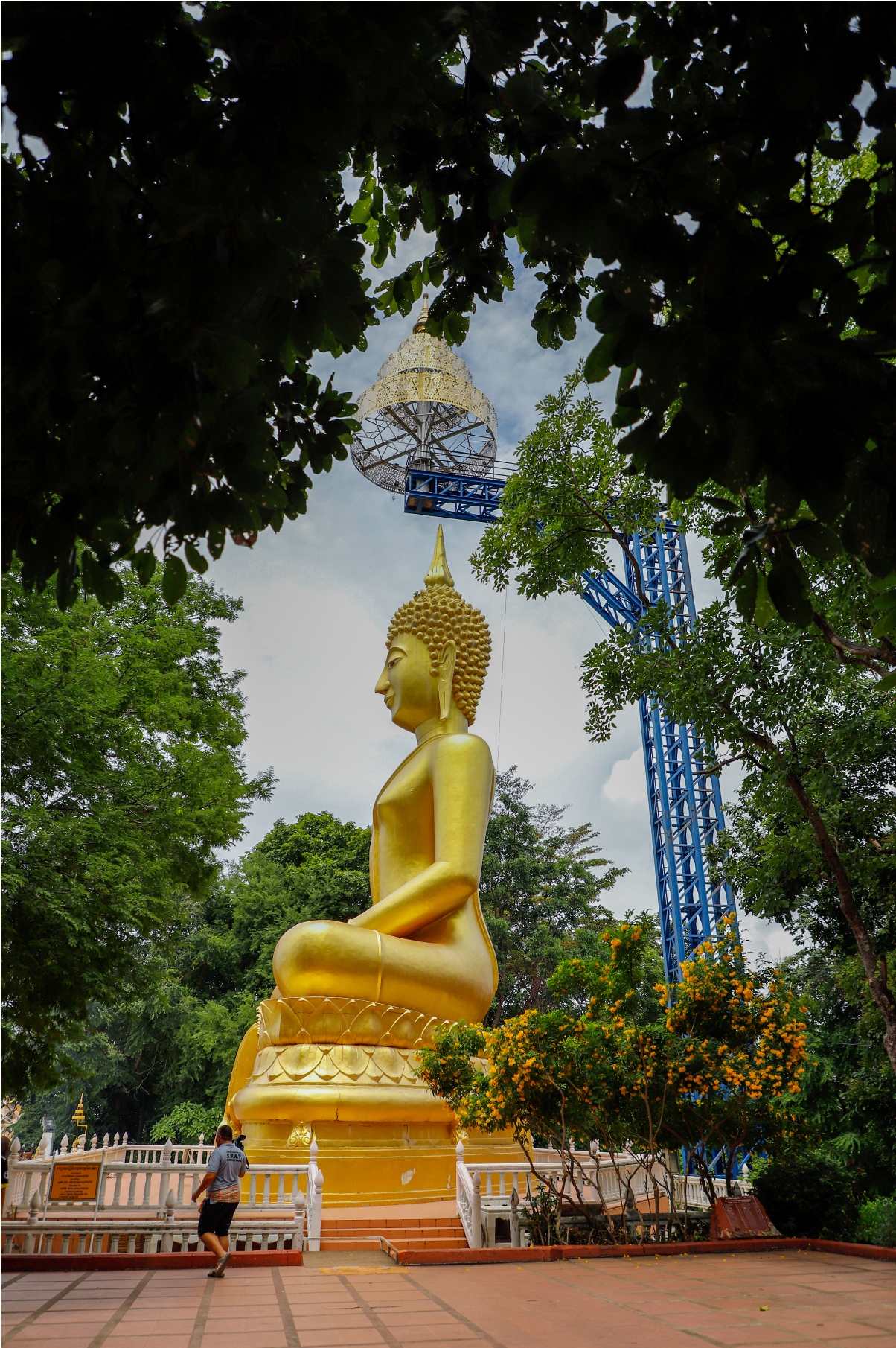  ปชช.-นทท.แห่ไหว้ ขอพร “พระสุภัทรบพิตร” บนยอดภูเขาไฟกระโดง “วันอาสาฬหบูชา”