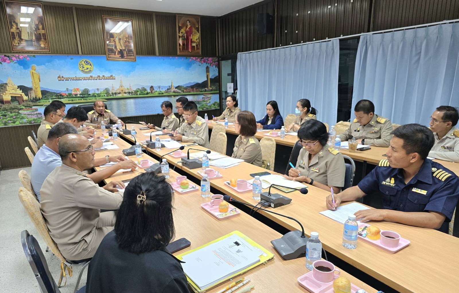 รองผู้ว่าฯประชุมหารือเพื่อเป็นแนวทางให้แก่อำเภอในการขออนุญาตใช้ที่สาธารณประโยชน์ให้ถูกต้อง 