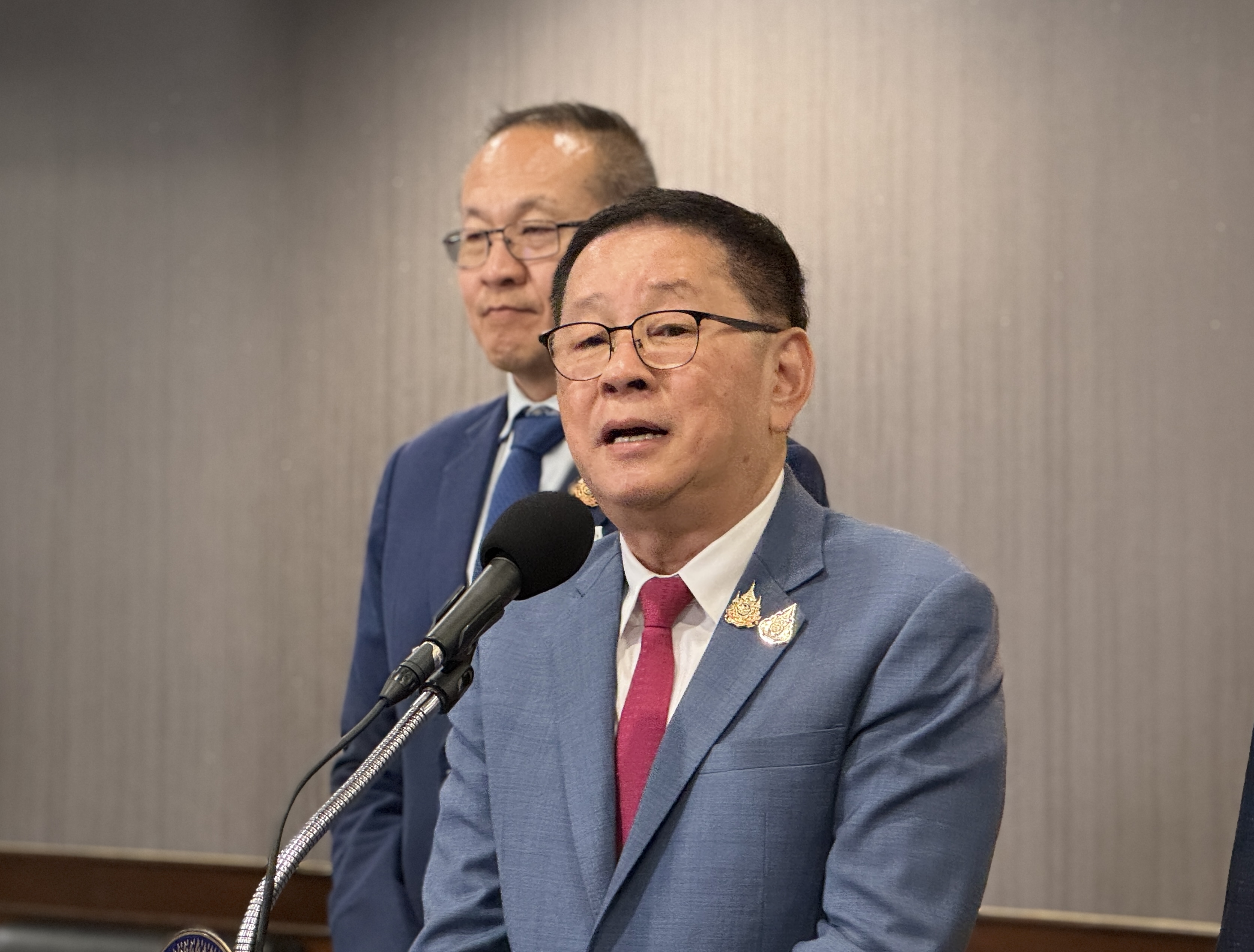 “ประเสริฐ​” โต้กระแส​ 7 พรรค เสนอ​ ญัตติ​ด่วน​แก้ปัญหาราคาข้าว เขย่า​เก้าอี้ “พิชัย​” ขออย่าโยงสภาฯ ชี้​ แค่สะท้อนปัญหาชาวบ้าน