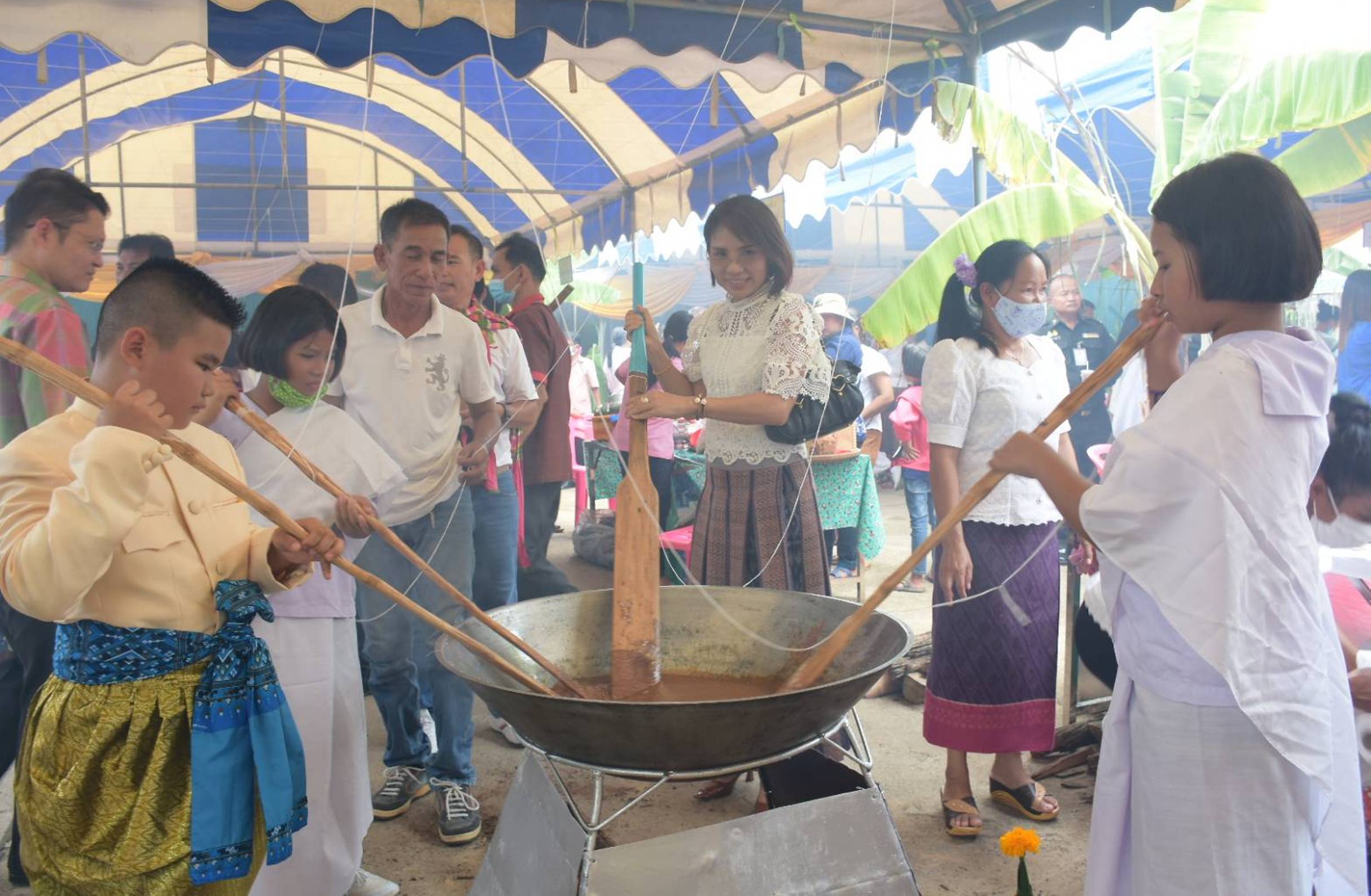 บุรีรัมย์ เตรียมจัดงานประเพณี “กวนข้าวทิพย์-ตักบาตรเทโวฯ” วันออกพรรษา