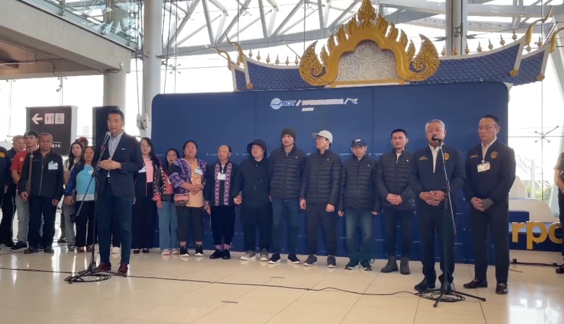 5 แรงงานไทย ถูกจับเป็นตัวประกันที่อิสราเอล เดินทางถึงสุวรรณภูมิแล้ว ครอบครัวต้อนรับอบอุ่น