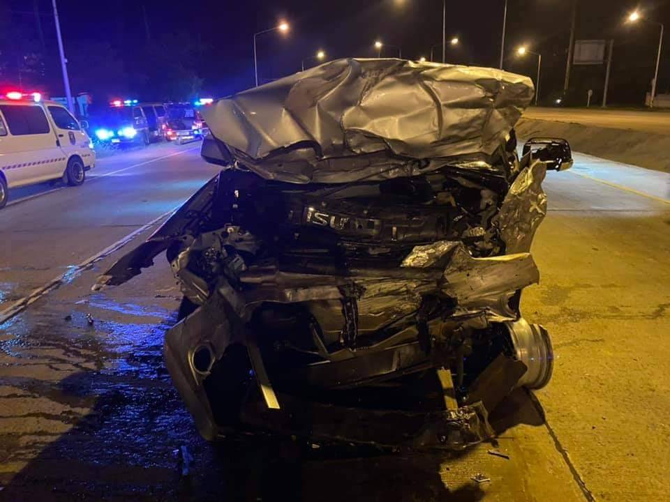 คลิปนาทีระทึก​ กระบะซิ่งฝ่าไฟแดง​ ชนสนั่นกลางสี่แยก​ สาหัส 6 ราย
