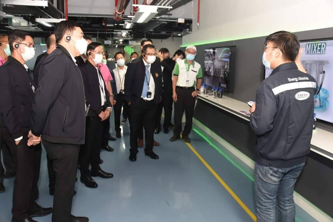 ขนส่งฯเยี่ยมชมสายการผลิตรถโดยสารไฟฟ้า และกระบวนผลิตแบตเตอรี่บริษัท แอ๊บโซลูท-บริษัทอมิตา เทคโนโลยี รองรับผลิตรถยนต์ไฟฟ้า 