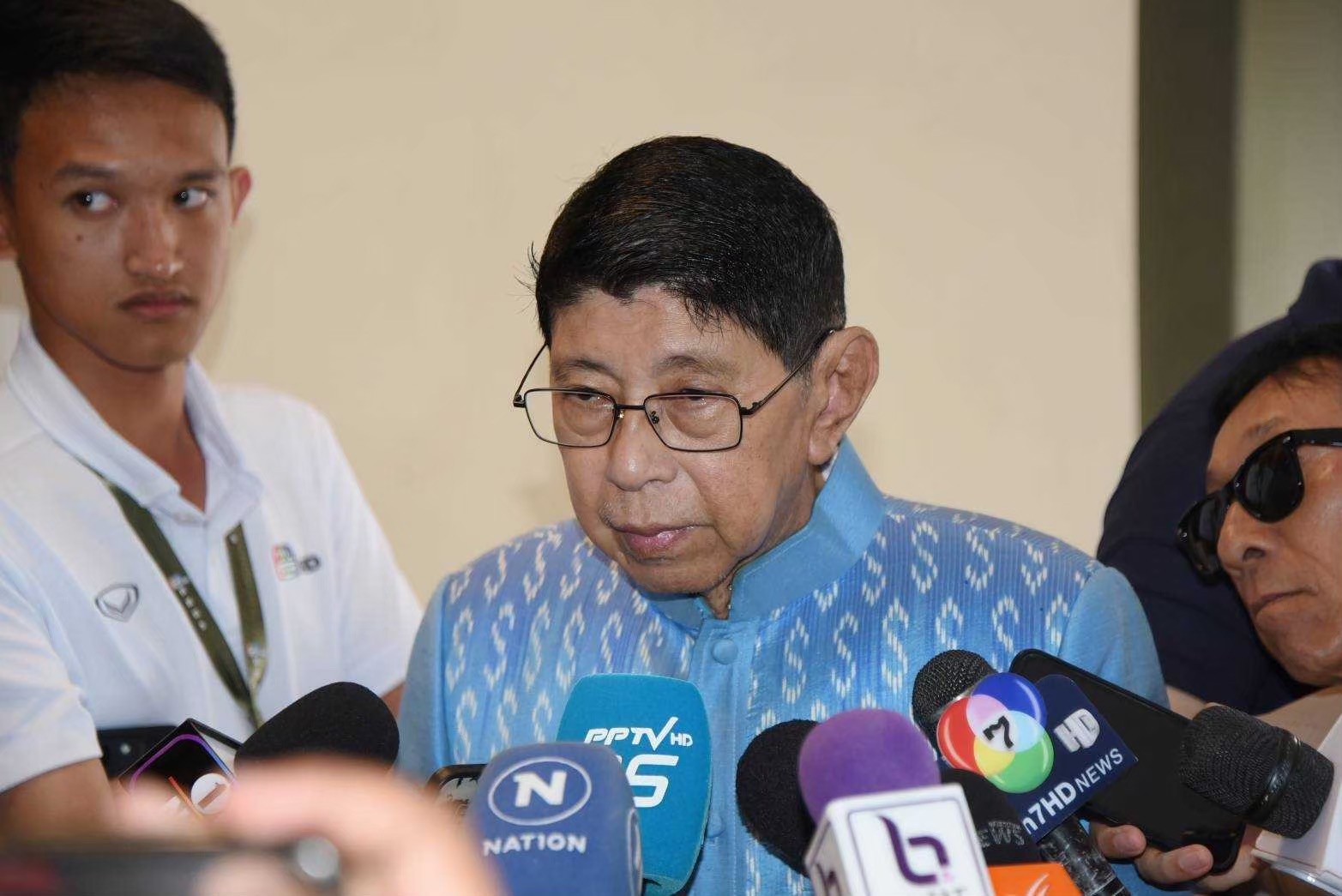 “วิษณุ” แนะ แก้รธน.รายมาตรา เอาที่จำเป็น-เร่งด่วน อย่าไปแตะหมวดที่ต้องทำประชามติ บอก แก้เรื่องใหญ่ไม่ทัน ใช้เวลาเป็นปี