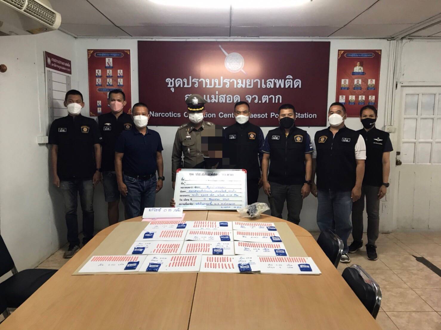 ผกก.สภ.แม่สอด รวบหนุ่มเมียนมาพร้อมของกลาง  ยาบ้า 2,605 เม็ด - ยาไอช์ 0.15 กรัม   