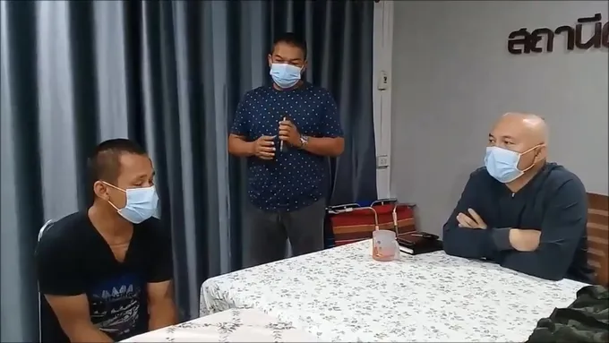 จับได้แล้ว คนร้ายขโมยตู้เติมเงินยกหนีไปทั้งตู้ 