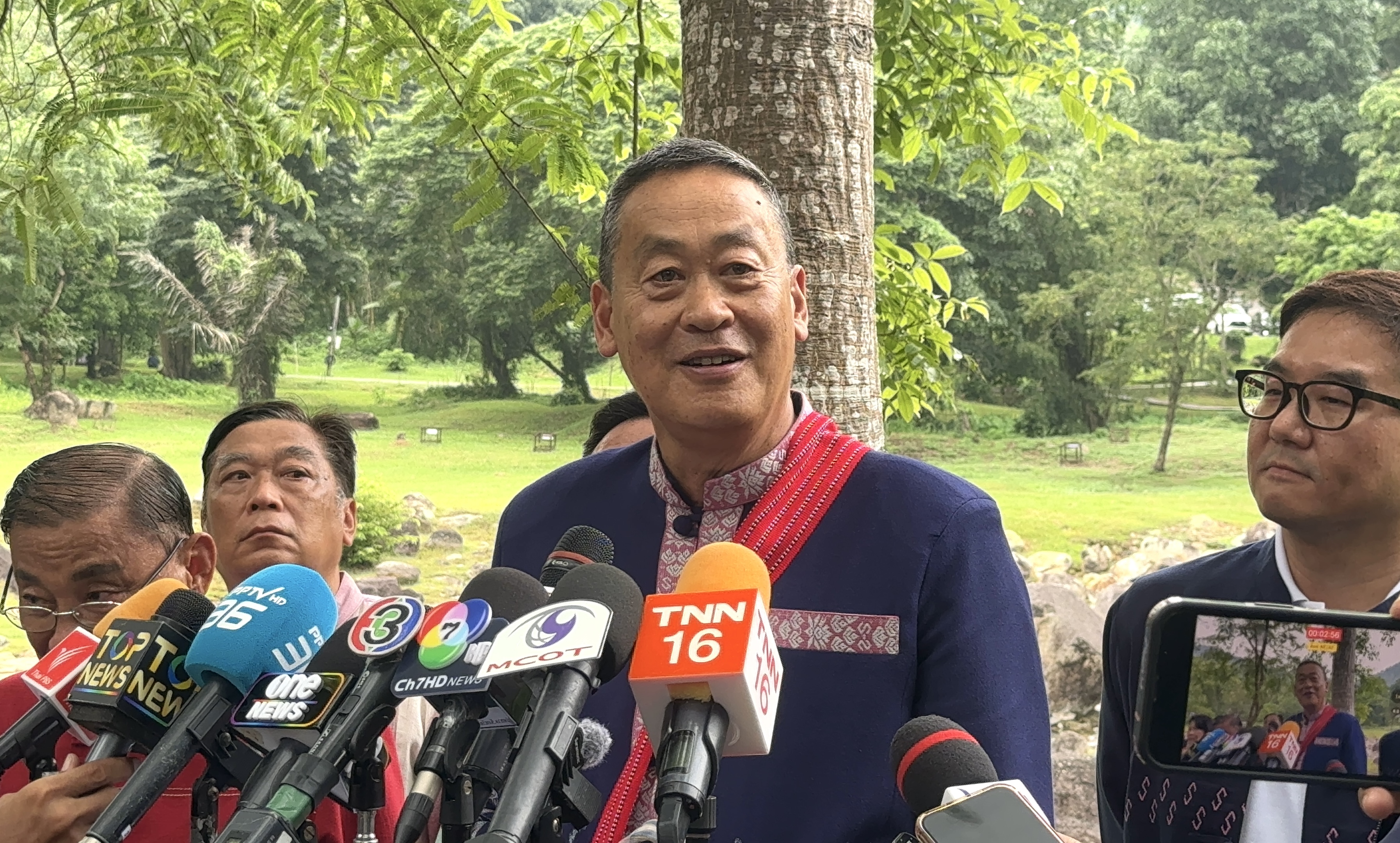 "เศรษฐา" เชื่อ "ทักษิณ" พูดไม่ใช่การปลุกปั่น ปัดตอบ "คนในป่า"  ชี้ไม่ใช่อำนาจเชิงซ้อน ยันมีอำนาจเบ็ดเสร็จ ยังยิ้มได้ แต่บางทีก็กัดฟัน