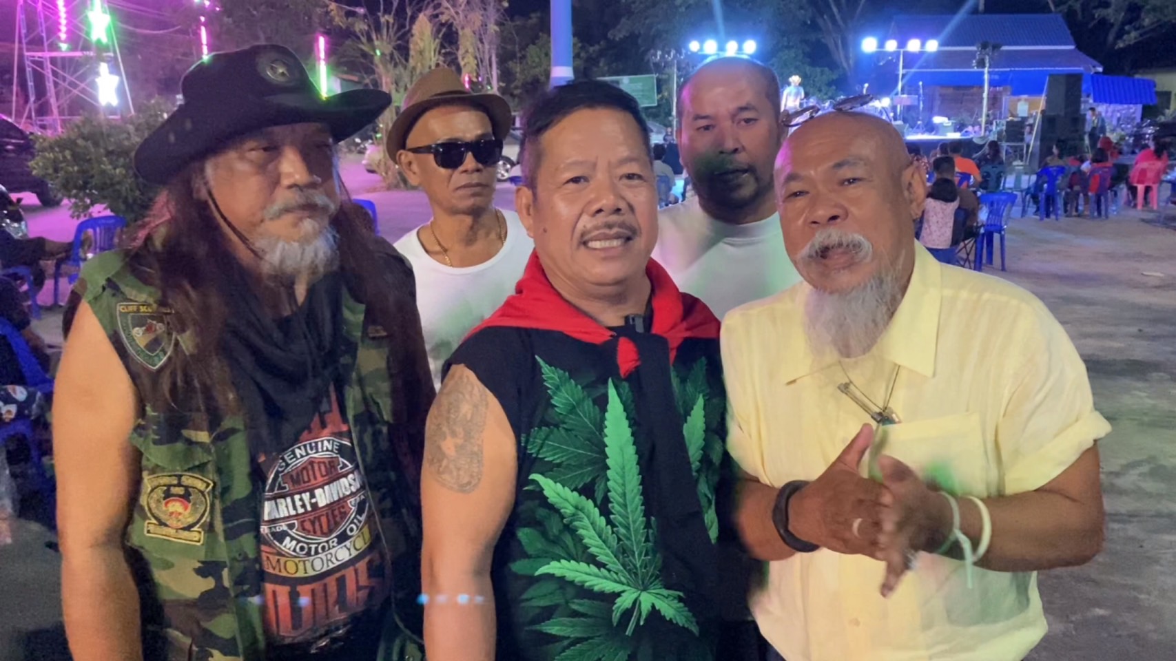 สุดปลื้ม อาฉีเสียงหล่อนำทีมตลกดังสร้างเสียงหัวเราะนำข้าวสารอาหารแห้งมาบริจาคให้วัดอ่วมอ่องประชานฤมิตรหลังถูกออแกไนซ์เทไม่คิดค่าใช้จ่าย