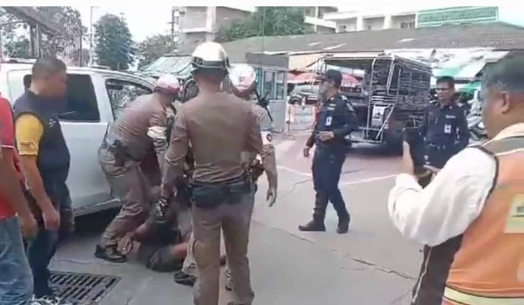ตำรวจพัทยารวบหนุ่มปล่อยเสื่อเช่าชายหาดขโมยกระบะอ้างคิดถึงบ้านจะขับกลับบ้านเกิด