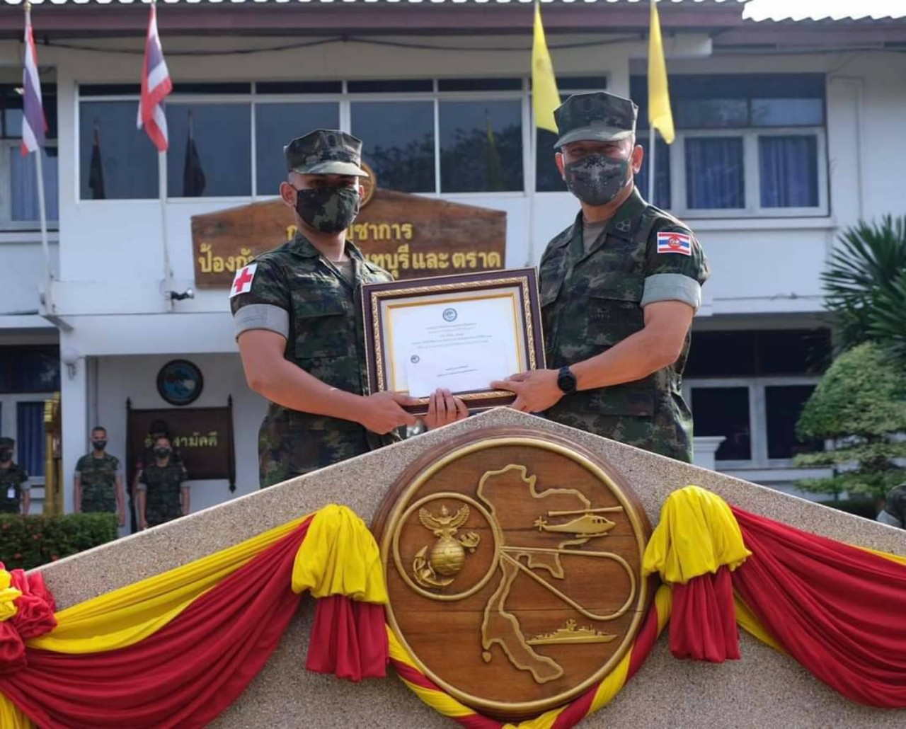 วีรบุรุษทหารเรือ.มอบประกาศเกียรติคุณให้ 2 จ่าทหารเรือ หลังช่วยชีวิตเด็กน้อยชาวกัมพูชาที่กำลังจมน้ำจนปลอดภัย