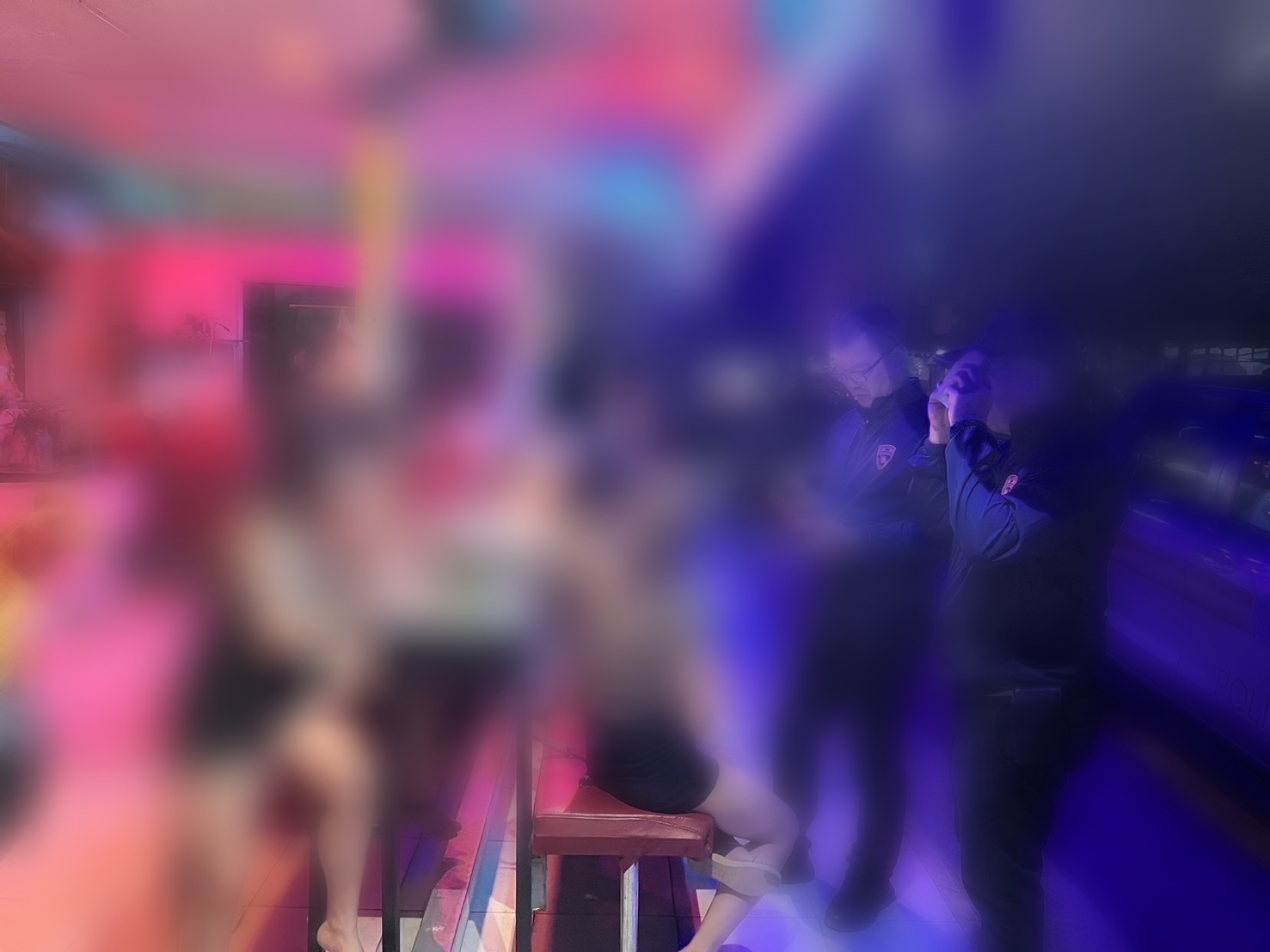 รวบสาวลาว ตม.ชลบุรี ลุยปิดล้อมตรวจค้น ร้านอาหาร-คาราโอเกะ ย่านแหลมฉบัง จับสาวลาวแฝงตัวแอบทำงานเพียบ