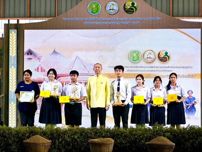 "รมว.เฉลิมชัย" หนุนงานวิจัยพันธุ์ข้าว ชูเทคโนโลยี นวัตกรรมพัฒนาสายพันธุ์ข้าวไทยแข่งขันตลาดโลก 