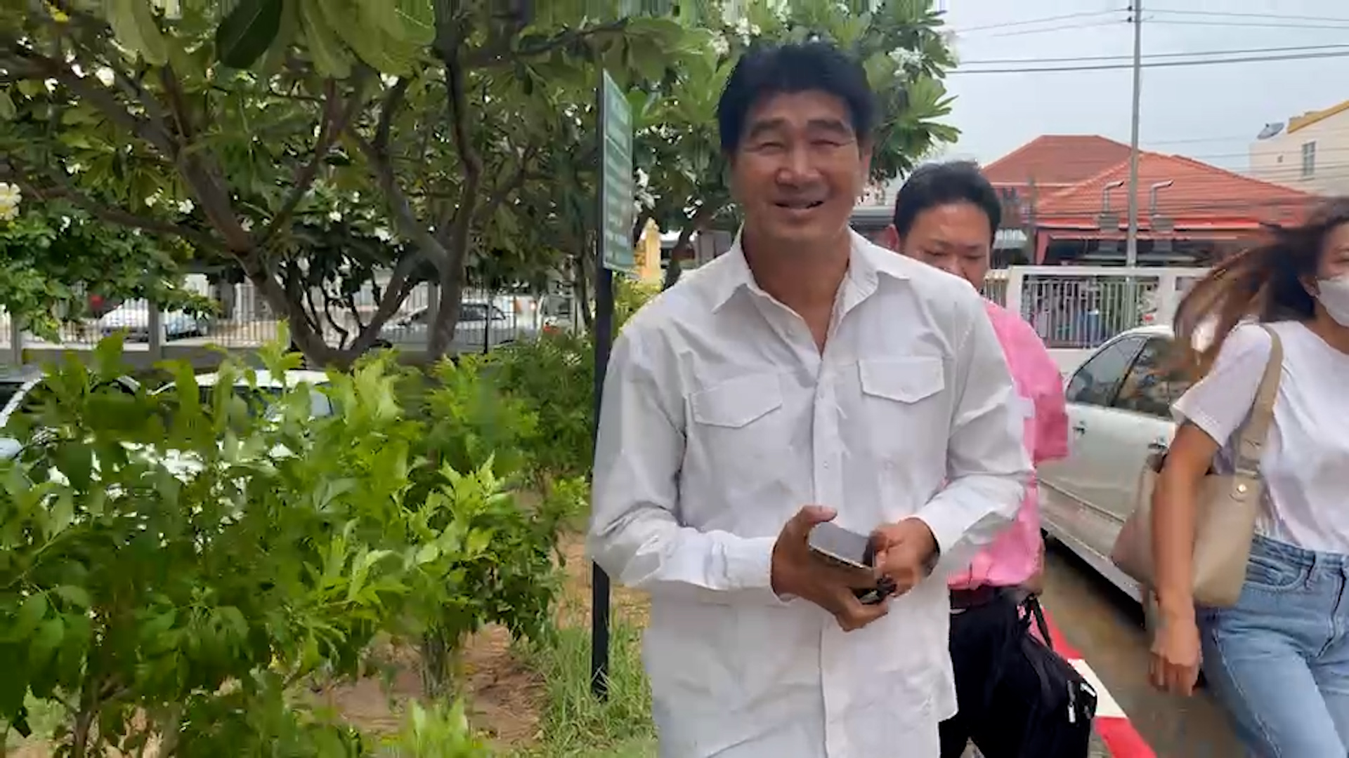 "สมรักษ์"ไม่กังวลขึ้นศาลคดีพรากผู้เยาว์17ปีหลังศาลนัดพร้อมตรวจพยานหลักฐานครั้งแรกมั่นใจในความบริสุทธิ์