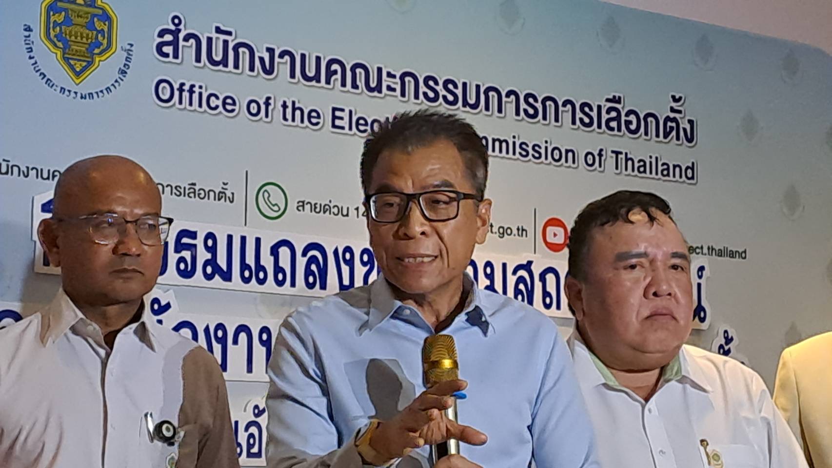 "เลขาฯ กกต." เตรียมเร่งตรวจสอบสองแสนรายชื่อจาก “ไอลอว์” ก่อนทำประชามติร่าง รธน.ใหม่ตามกรอบเวลา
