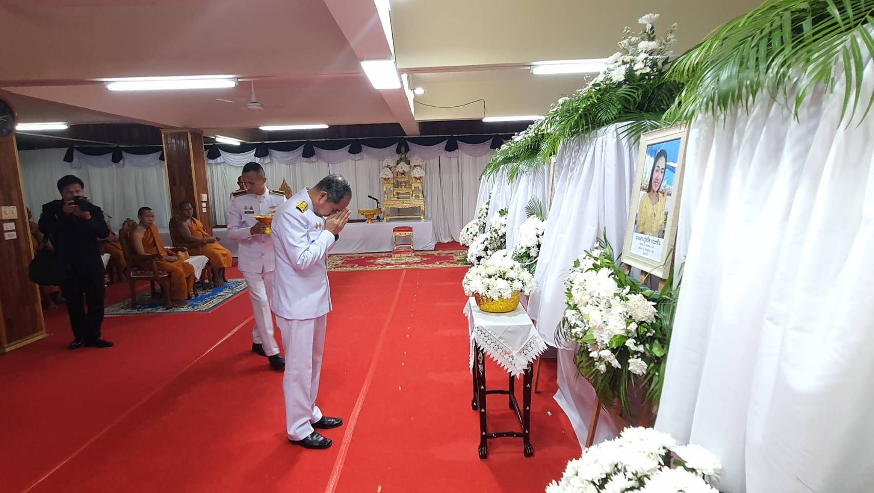 ปลัดวธ.ร่วมพิธีพระราชทานน้ำหลวงอาบศพพลเรือน 7 รายจากเหตุชายแดนไทย-กัมพูชา