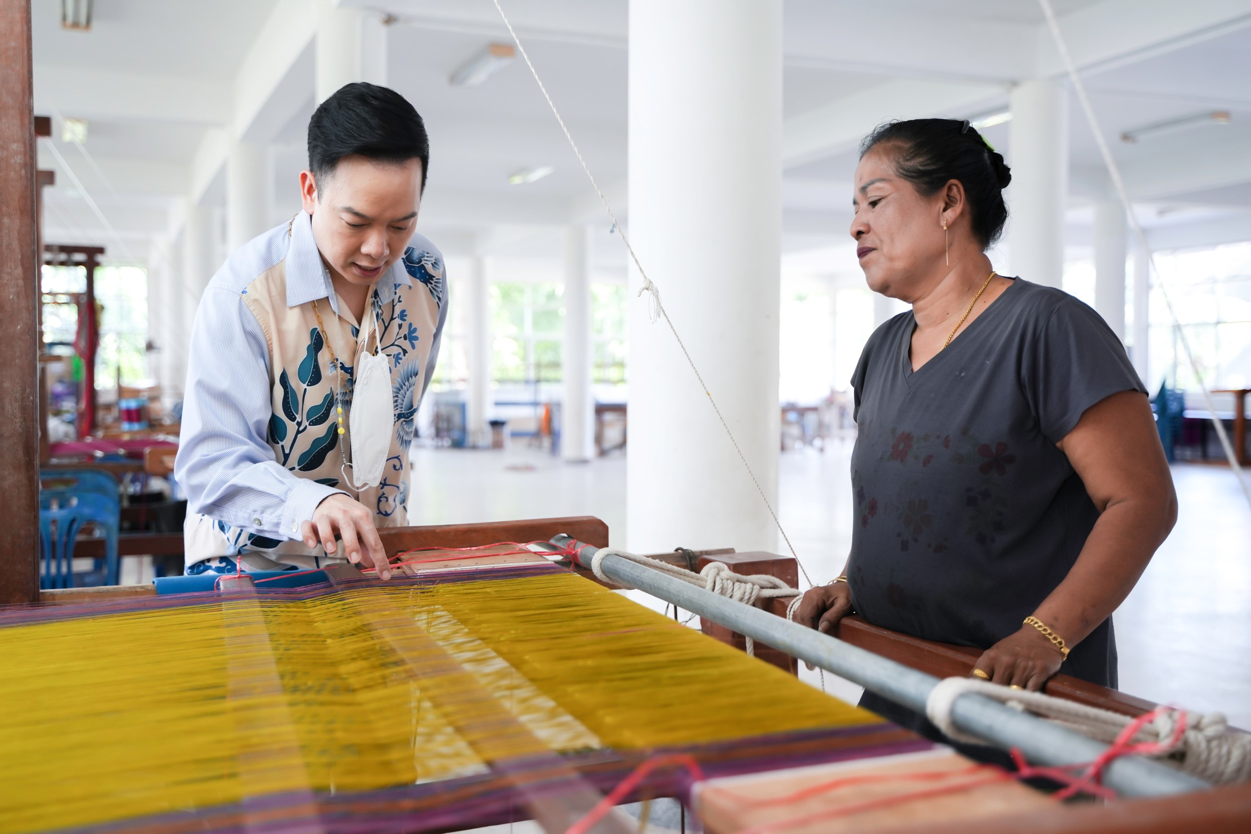 กรมการพัฒนาชุมชน ลงพื้นที่ จ.นครศรีธรรมราช สืบสานภูมิปัญญาการทอผ้าและองค์ความรู้สำคัญเกี่ยวกับไหมไทย