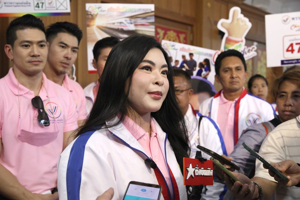 "มาดามหยก" ชี้พรรครวมแผ่นดิน คะแนนเชียงใหม่ดีขึ้น!! หลังเสนอนโยบายถูกใจประชาชน 