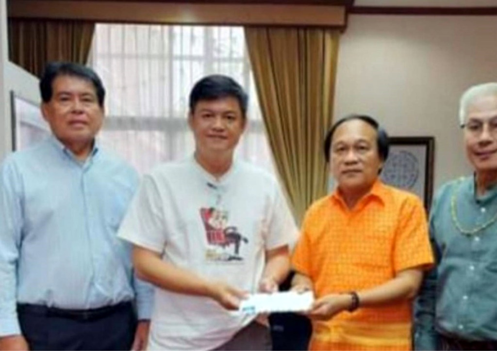 "พ่อเลี้ยงหล้า" มอบเงินสนับสนุนให้เทศบาลนครแม่สอด จัดซื้อแอร์ติดตั้งศาลาสุสานหลวงแม่สอด