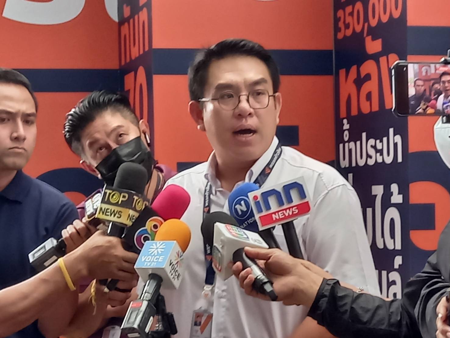 “วิโรจน์” เผย พร้อมใช้กลไกสภาฯ แก้ปัญหาทันที ชี้ รอหารืองบประมาณกับพรรคร่วมก่อน มอง ปม “เงินทอนวัด” สำนักพุทธฯต้องตระหนักตนก่อน เชื่อ เจตนาดี แต่มีสนิมเกาะกินองค์กร