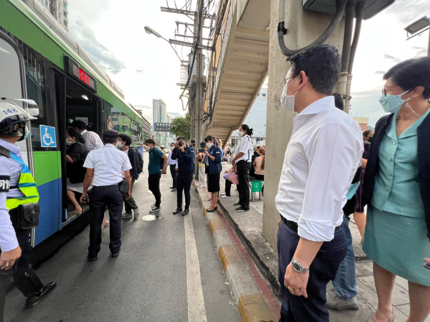 ก.หูกวางลงพื้นที่ตรวจรถเมล์ ยันไม่ลดเที่ยววิ่ง แต่ช้าเพราะปรับปรุงเส้นทางใหม่