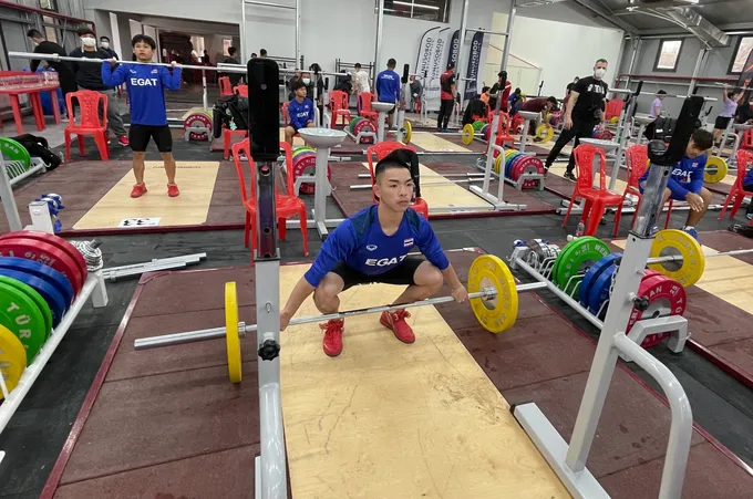 จอมพลัง 74 ชาติ ร่วมศึกยกน้ำหนักชิงแชมป์โลก 2021 ที่อุซเบฯ "โค้ชอ็อด" เชื่อทีมยกเหล็กไทยมีลุ้นเหรียญกลับบ้าน