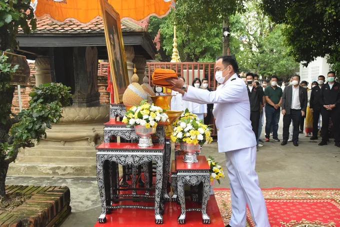 ในหลวงโปรดเกล้าฯ พระราชทานผ้าพระกฐินทอดถวายวัดพุทไธศวรรย์  