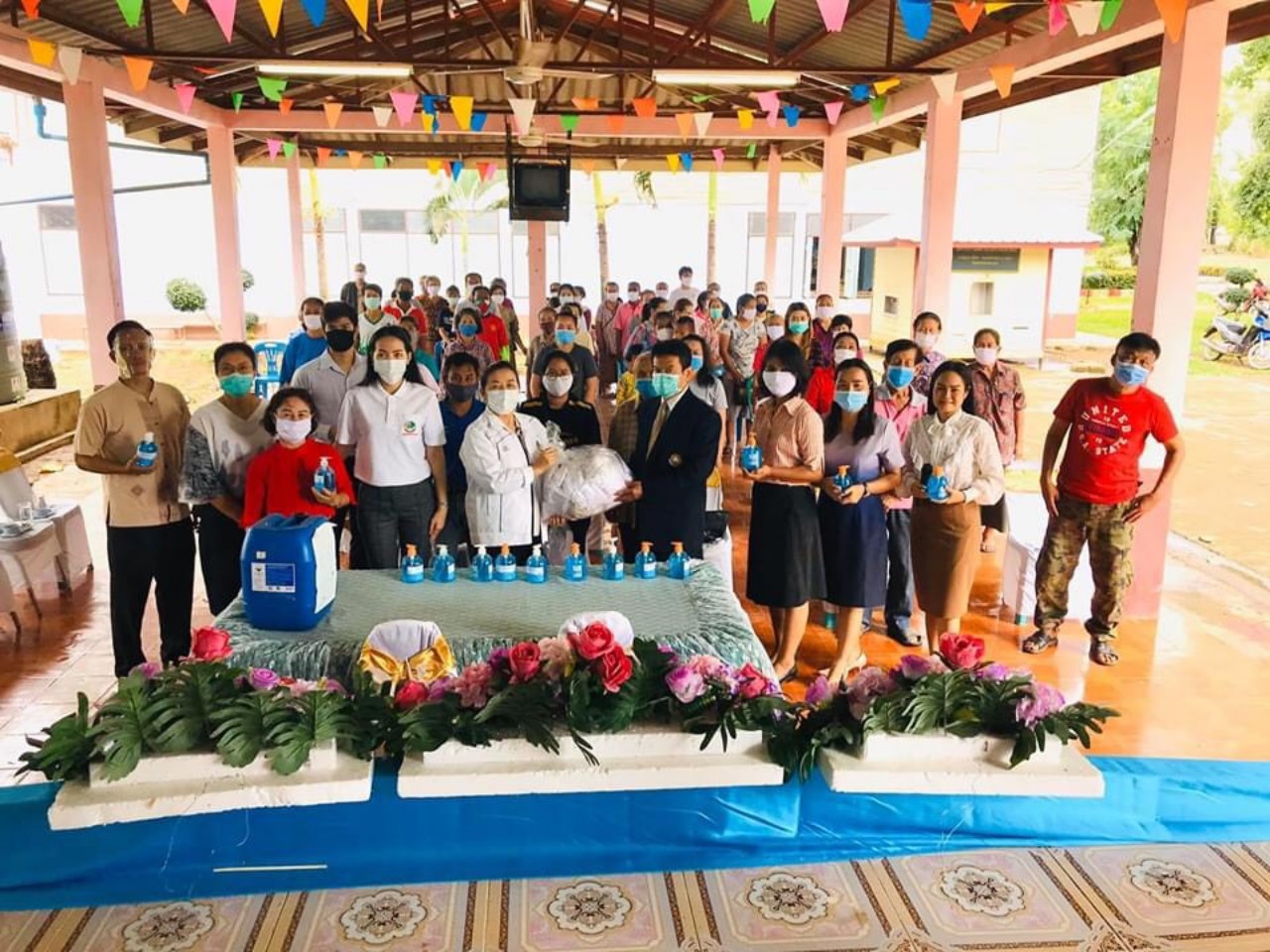นายก อบจ.หนองคาย นำทีม สจ.ขับเคลื่อนโครงการ โรงเรียนปลอดโควิด-19 นักเรียนปลอดภัย ที่ อ.รัตนวาปี