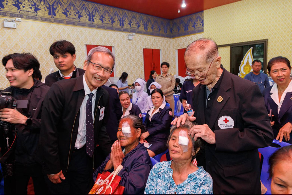 สภากาชาดไทย เปิดรถคลินิกจักษุศัลยกรรมเคลื่อนที่ เฉลิมพระเกียรติพระบรมราชินี 4 รอบ