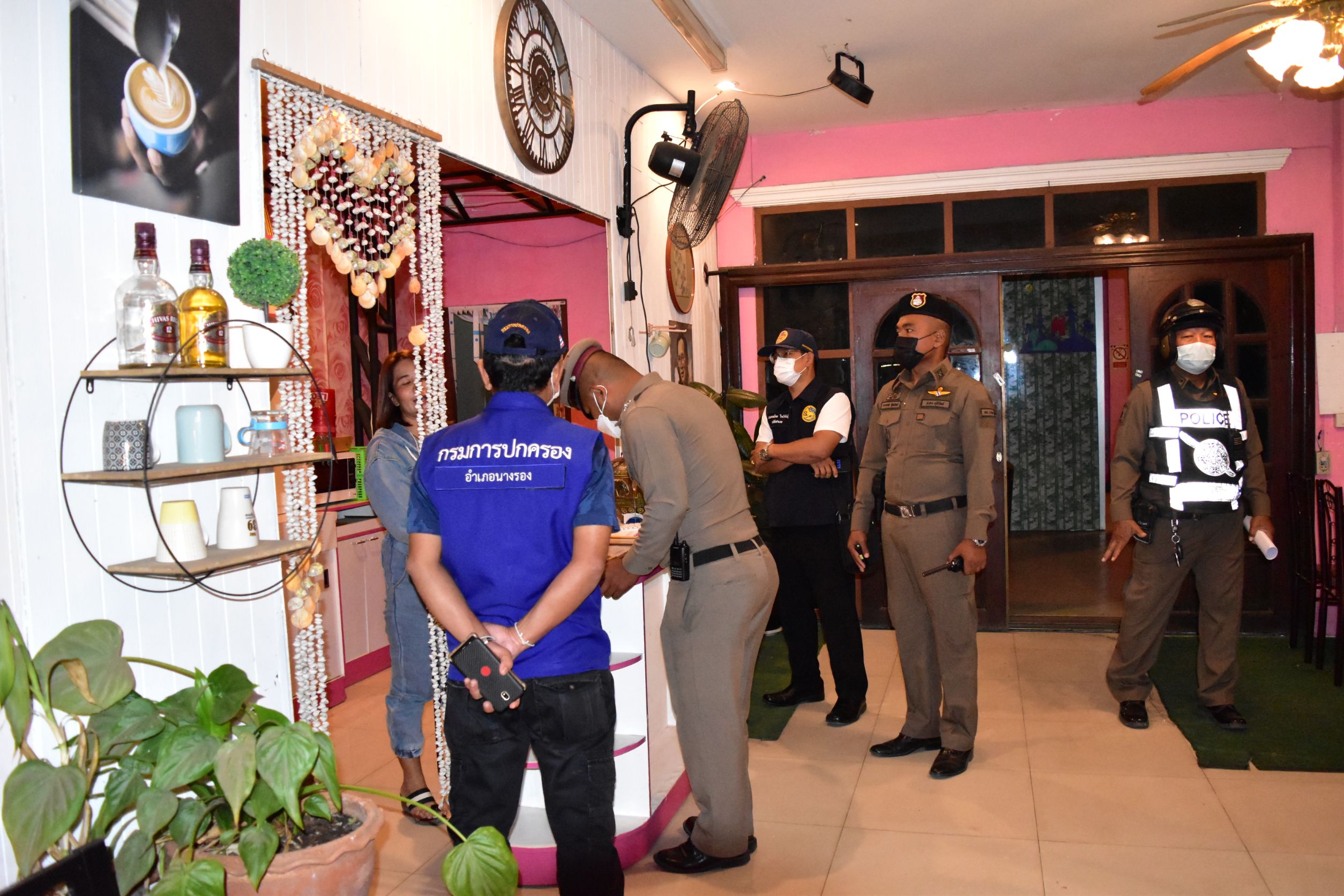 เจ้าของร้านคาราโอเกะนางรองเตรียมย้ายไปที่อื่น​หลังถูกร้องเรียนเสียงดังทำเพื่อนบ้านเดือดร้อน​