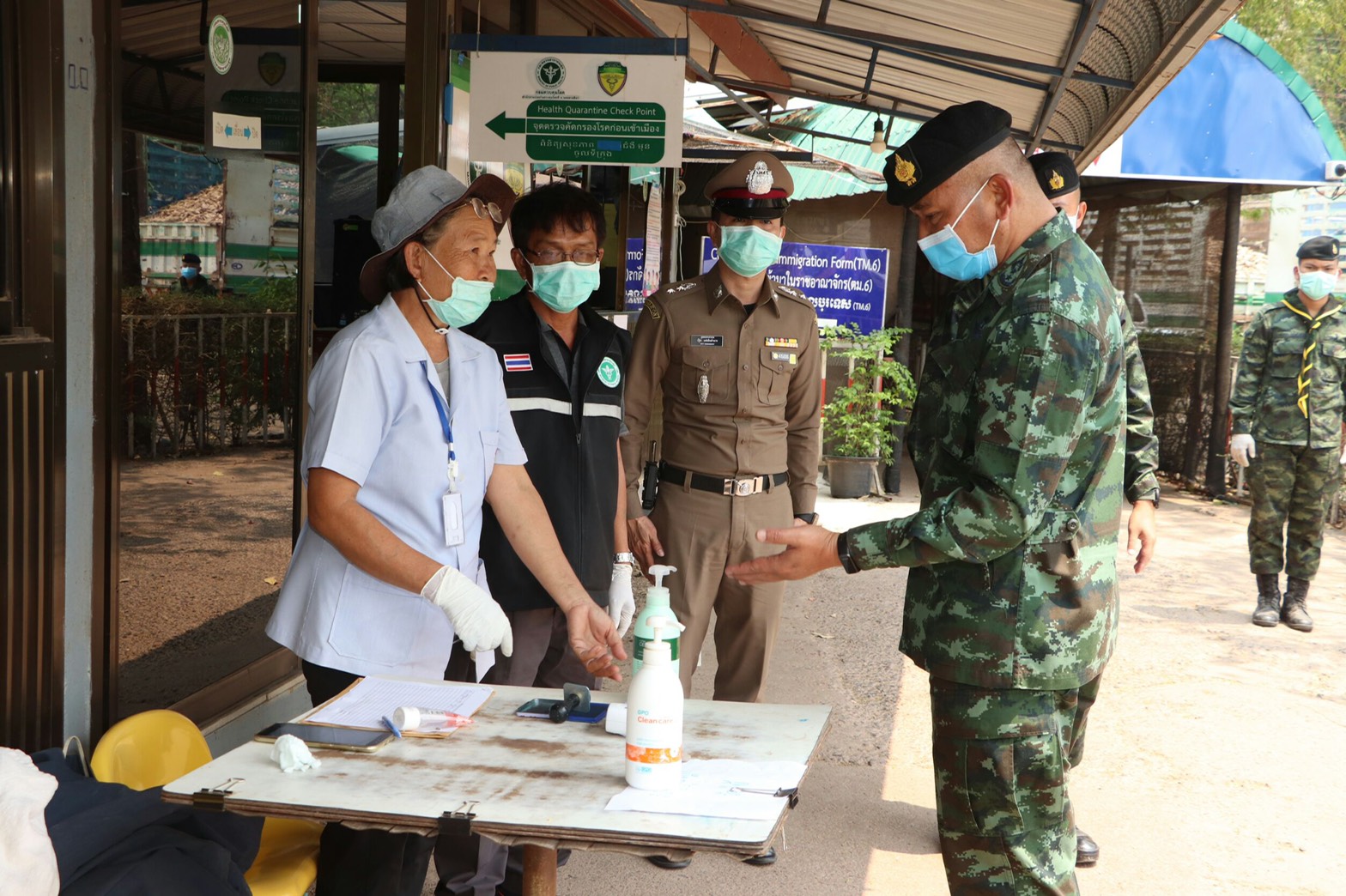 ผบ.กองกำลังสุรนารี มีบัญชาให้พ่นยาฆ่าเชื้อ3จังหวัด กำจัดเชื้อร้าย COVID – 19 