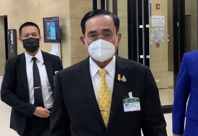 “บิ๊กตู่” ชี้ ศึกบ้านใหญ่เมืองชลฯ แค่ผู้ชายคุยกัน บอกปัญหาใครก็แก้กัน