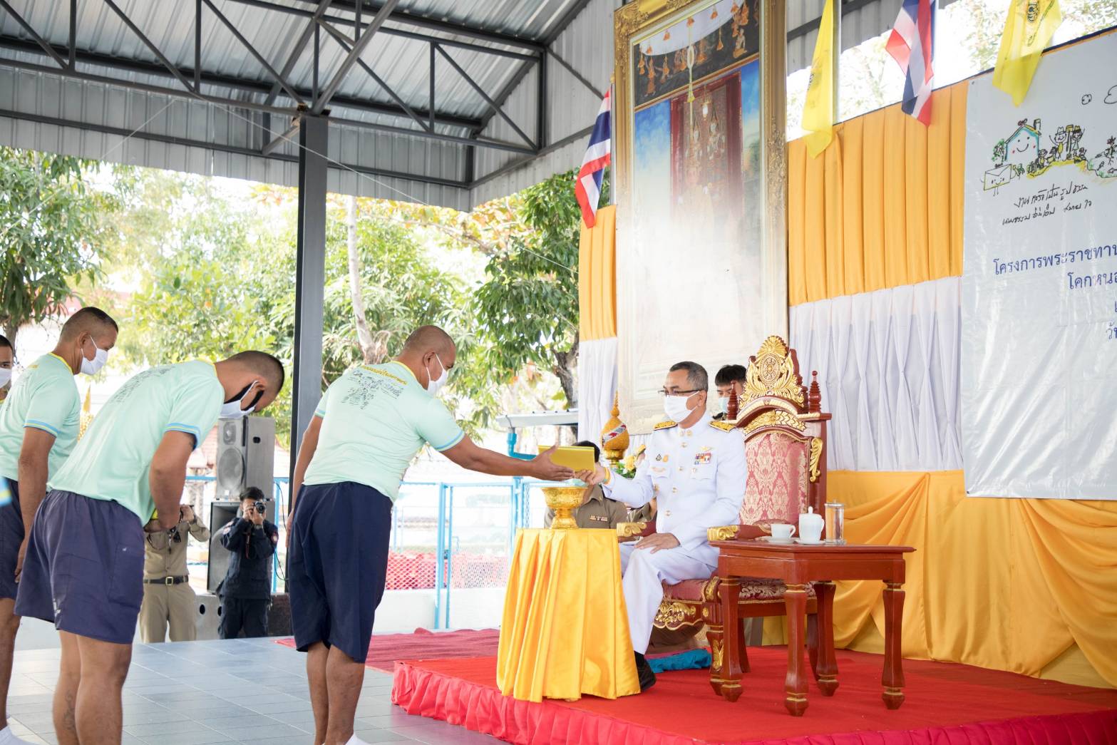 ผู้ว่าฯสุโขทัย เป็นผู้แทนพระองค์มอบประกาศนียบัตรแก่ผู้ผ่านการอบรมโครงการพระราชทาน “โคก หนอง นา แห่งน้ำใจและความหวัง” 