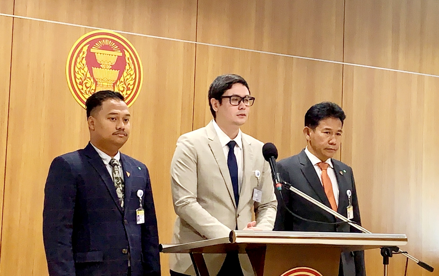 ก้าวไกล โวยรบ.ตีตกร่างพรบ.ทหาร ชี้ก่อให้เกิดปัญหา 3 ข้อ จ่อตั้งกระทู้ถามซ้ำพุธนี้ 