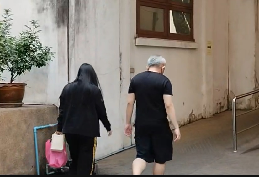 "เฌอปราง"พร้อมครอบครัวเข้ารับร่างน้องชายนำไปประกอบพิธีทางศาสนา
