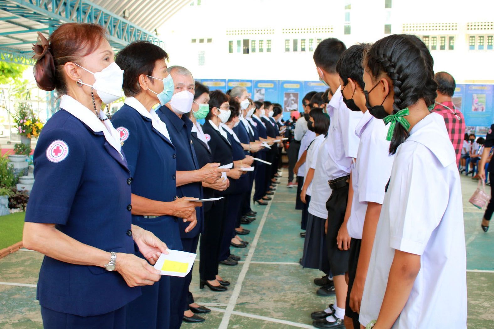 กิ่งกาชาดหัวหิน มอบทุนการศึกษานักเรียน ถวายเป็นพระราชกุศล