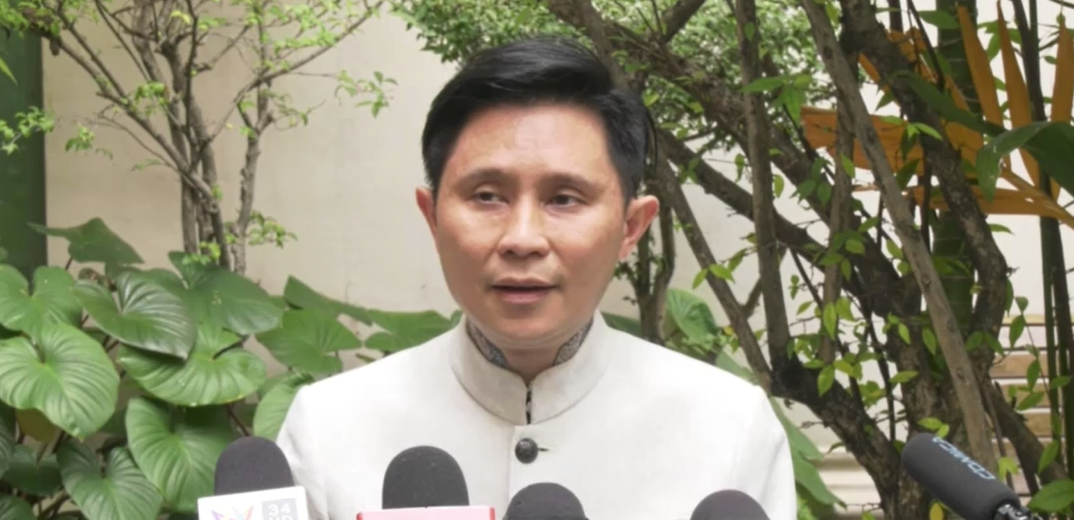 'ปานเทพ' มอง ทนายดัง พิรุธชัด  ตอบคำถามผู้สื่อข่าว แบบตะกุกตะกัก ไม่ชัดเจน
