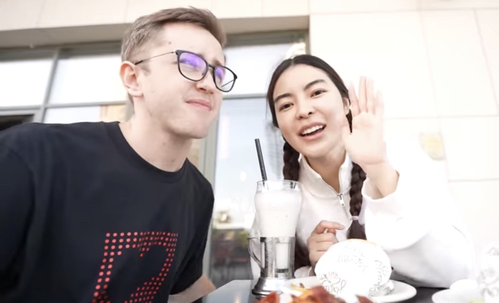 โมเมนต์สุดฟิน!! เมื่อ “เอวา” พาไปกินร้านอาหารที่ “เนท  My Mate Nate” เคยเป็นเด็กเสิร์ฟ