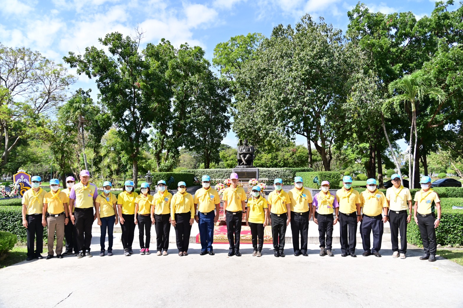 จังหวัดนครปฐม จัดกิจกรรมจิตอาสาพัฒนาพระราชวังสนามจันทร์ เนื่องในวันสมเด็จพระมหาธีรราชเจ้า