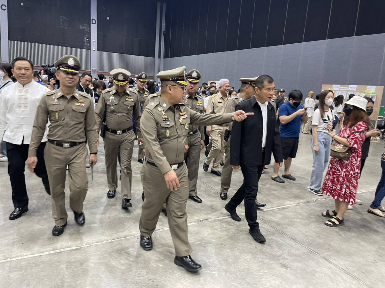 ผบ.ตร.ตรวจหน่วยเลือกตั้งล่วงหน้าเชียงใหม่ พร้อมส่งตำรวจกว่า 5 หมื่นนายดูแลทั่วประเทศ 