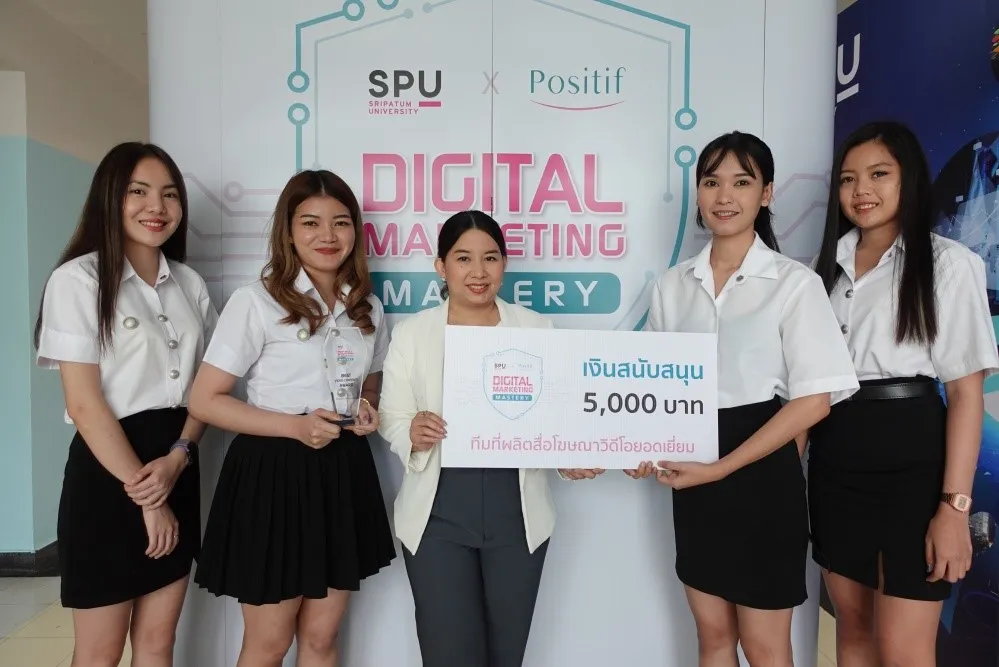 ตัวแทนนักศึกษาทีม Smile  on chin up            รางวัล VDO Content ยอดเยี่ยม